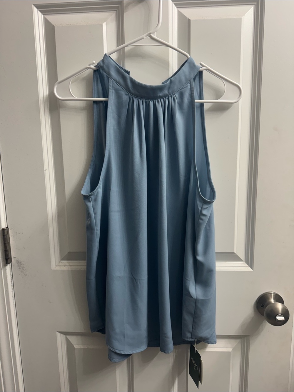 HALARA Keyhole Back Halter Sleeveless Curved Hem Work Blouse